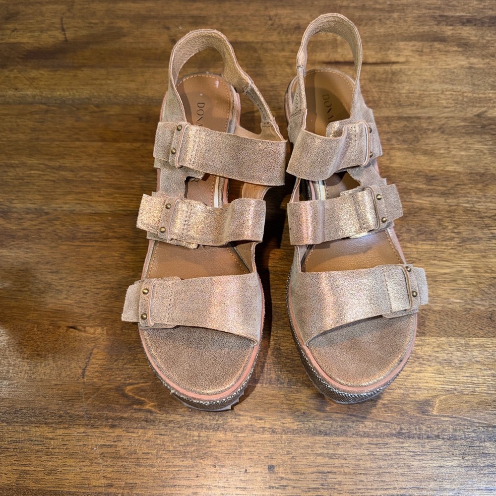 Donald Pliner Suede Iris Wedges Boho Platform‎ Resort Wear Minimalist Sz 8